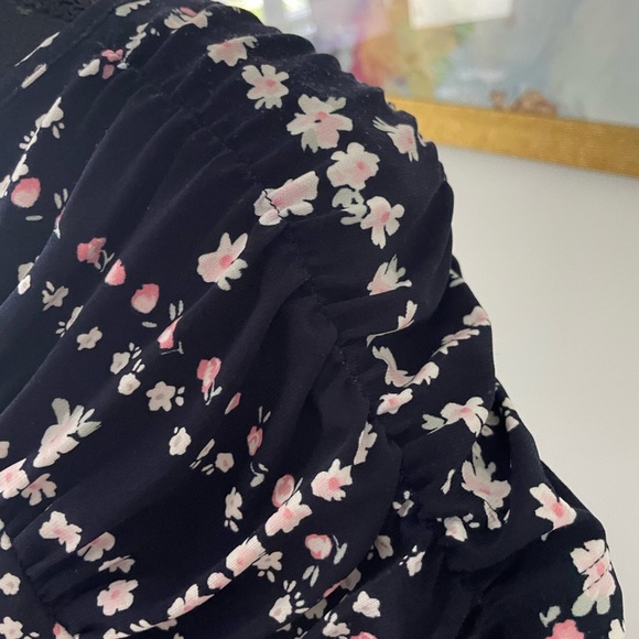 Tommy Hilfiger/NWOT Women's Short Sleeve Blouse Sz S - Picture 3 of 6